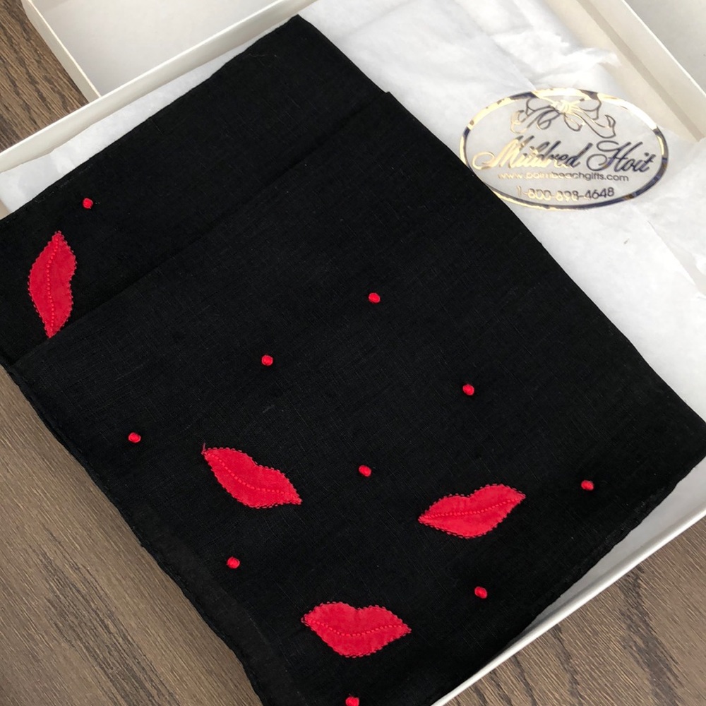 RED LIPS BLACK HANKIE